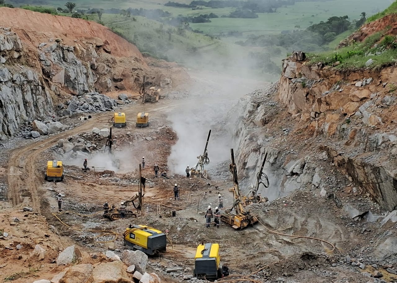SVC Construções - Adutora e saneamento