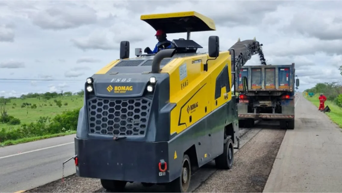 Manutenção de pavimento em Ipirá na BA-052