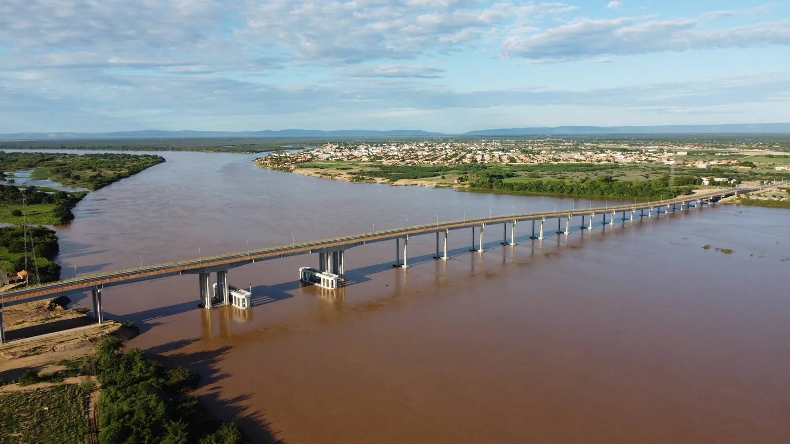 Ponte sobre o Rio São Francisco ligando Xique-Xique e Barra