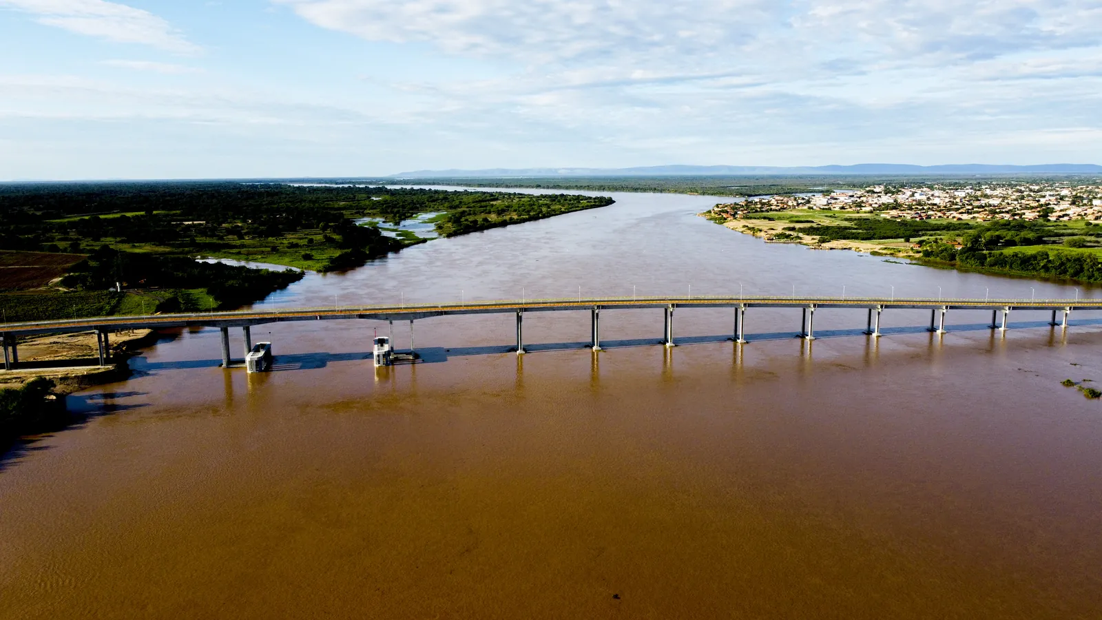 Panorâmica da ponte sobre o Rio São Francisco