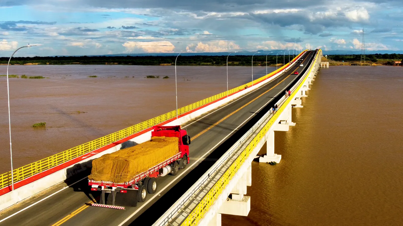 Pôr do sol sobre a ponte da Estrada do Feijão